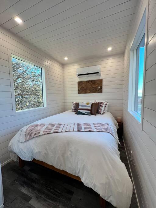 New The Flagship 2 Story Container Home Waco Εξωτερικό φωτογραφία